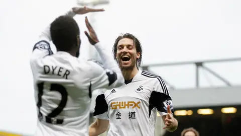 Michu celebra un gol con el Swansea Michu celebra un gol con el Swansea