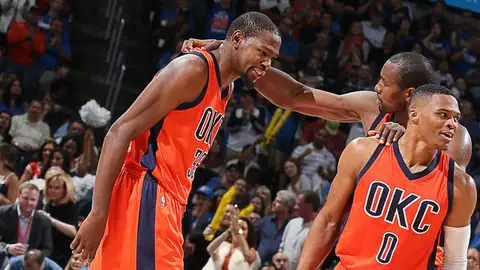 Durant e Ibaka celebran una canasta ante los Suns Durant e Ibaka celebran una canasta ante los Suns