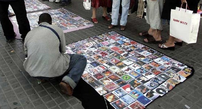 El dispositivo local contra la venta ambulante ilegal finalizará con un 5% más de artículos incautados que en 2023 El dispositivo local contra la venta ambulante ilegal finalizará con un 5% más de artículos incautados que en 2023