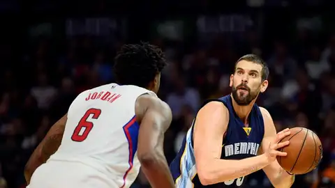 Marc Gasol mira a canasta en el partido ante los Clippers Marc Gasol mira a canasta en el partido ante los Clippers