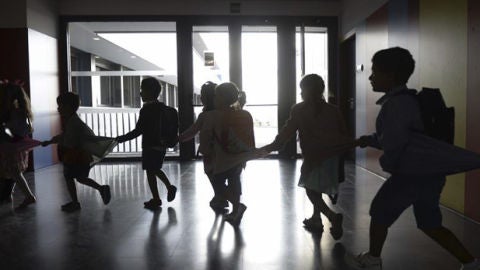 Ni&ntilde;os en un colegio