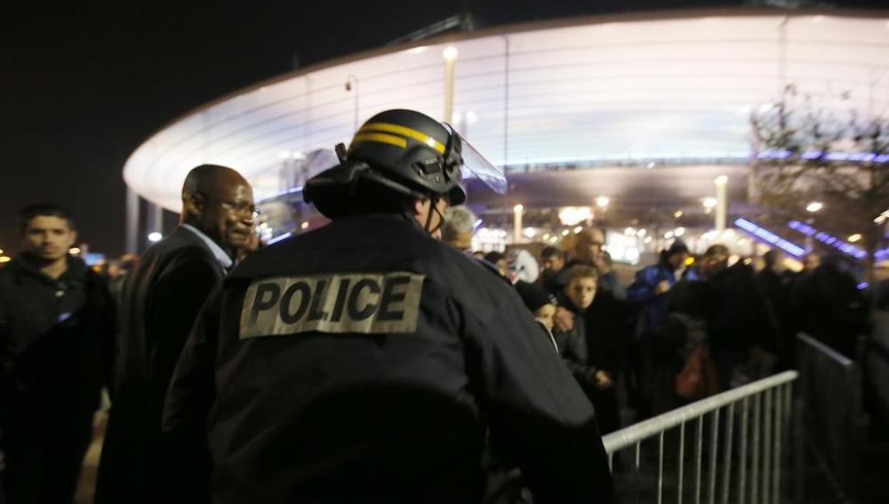 La Policía lleva a cabo el desalojo del Estadio de Francia