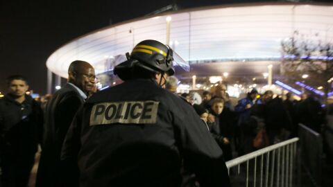 La Polic&iacute;a lleva a cabo el desalojo del Estadio de Francia