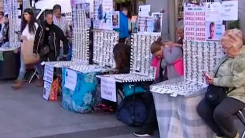 Se estudia reducir los vendedores ambulantes de lotería Se estudia reducir los vendedores ambulantes de lotería