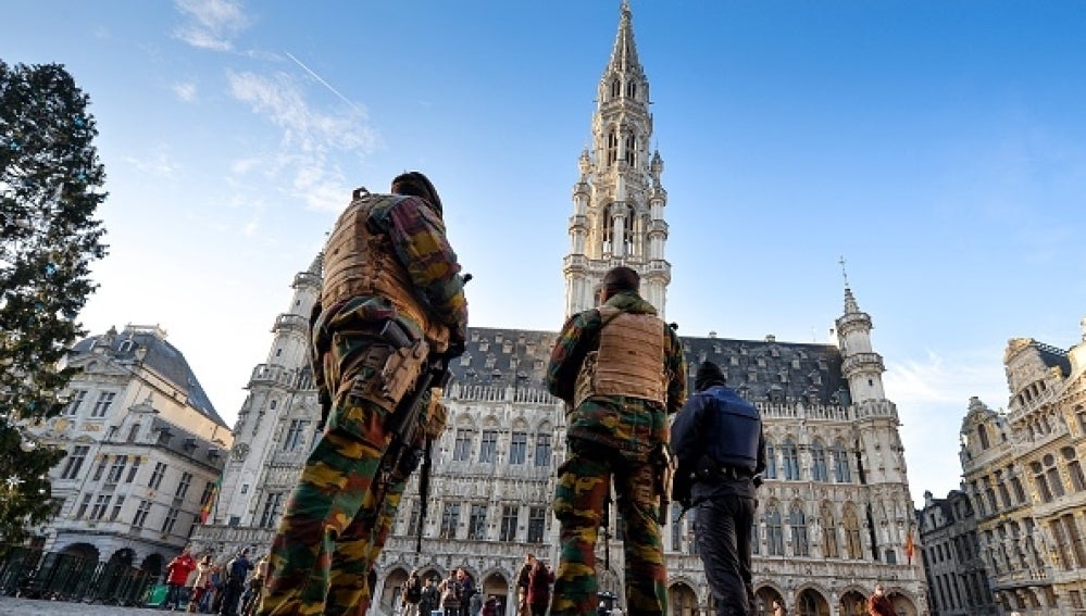 Militares en el centro de Bruselas