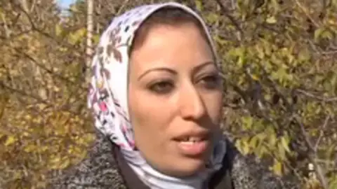 La mujer que confunden con la yihadista del 13N. La mujer que confunden con la yihadista del 13N.