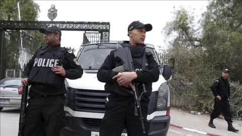 Agentes de la polic&iacute;a tunecina