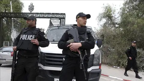Agentes de la policía tunecina Agentes de la policía tunecina