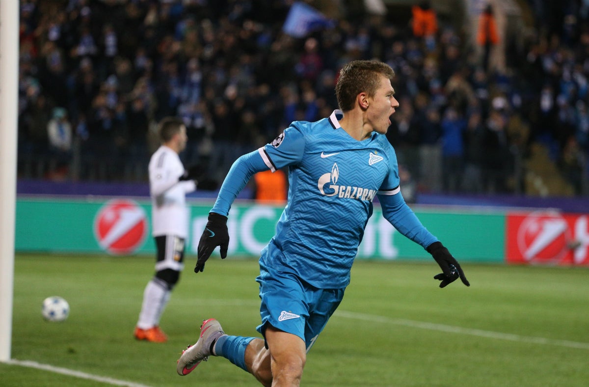 El Zenit no da opción a un Valencia que se jugará su futuro en la última jornada El Zenit no da opción a un Valencia que se jugará su futuro en la última jornada