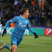 Shatov celebra su gol contra el Valencia
