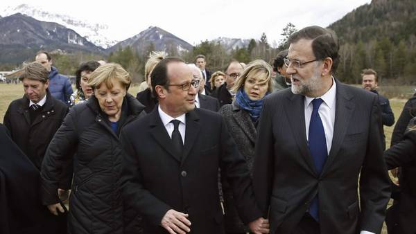 Personas físicas: Hollande y Rajoy evitan hablar de Trump entre las carcajadas de los periodistas Personas físicas: Hollande y Rajoy evitan hablar de Trump entre las carcajadas de los periodistas