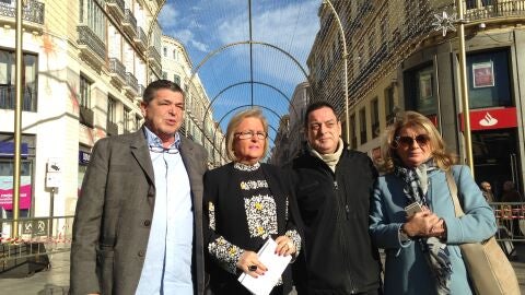 Teresa Porras, junto a los responsbales de las Asociaciones de Hosteleros y comerciantes del centro hist&oacute;rico