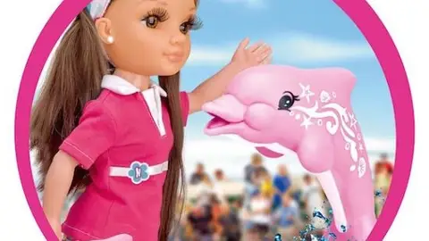 La muñeca Nancy se convierte en 'rescatadora de delfines' La muñeca Nancy se convierte en 'rescatadora de delfines'