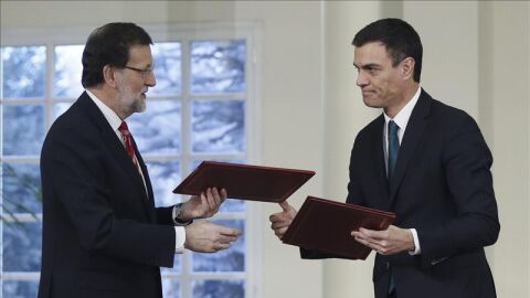Mariano Rajoy con Pedro S&aacute;nchez.