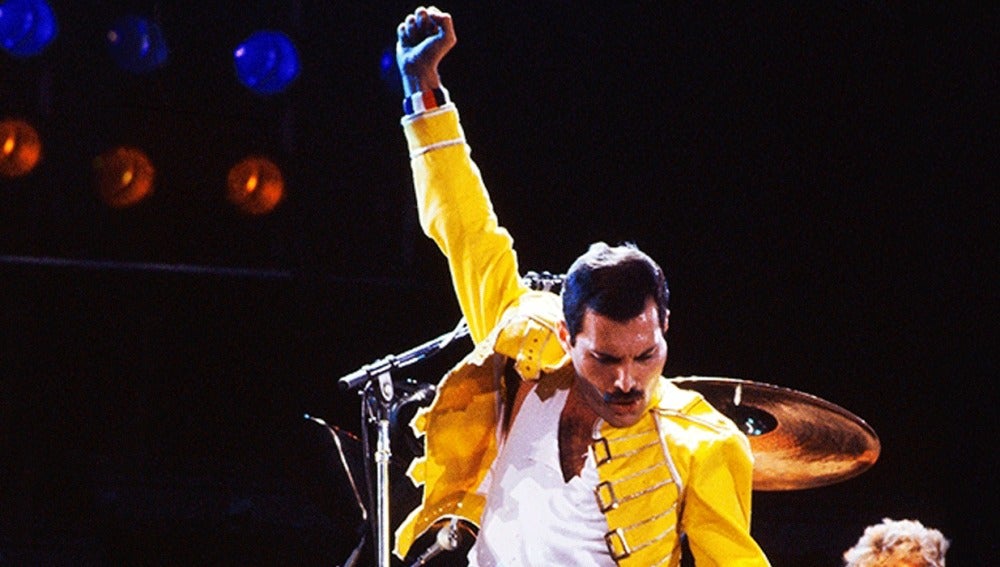 Freddie Mercury en una actuación de Queen