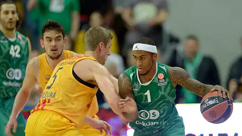 Doellman defiende ante el Stelmet Zielona Gora Doellman defiende ante el Stelmet Zielona Gora