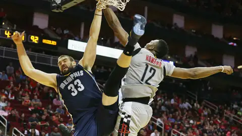 Marc Gasol, en acción ante Howard Marc Gasol, en acción ante Howard