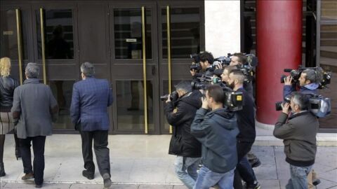 El juez de instrucci&oacute;n 4 de Granada, junto al fiscal, a su llegada a los juzgados