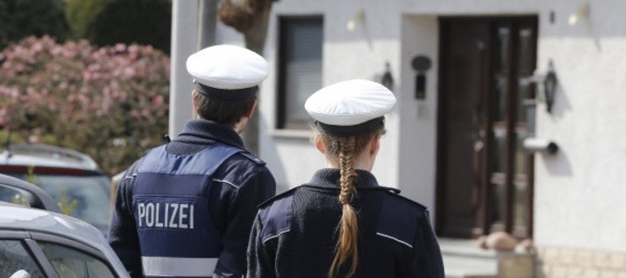 Dos agentes de la policía alemana Dos agentes de la policía alemana