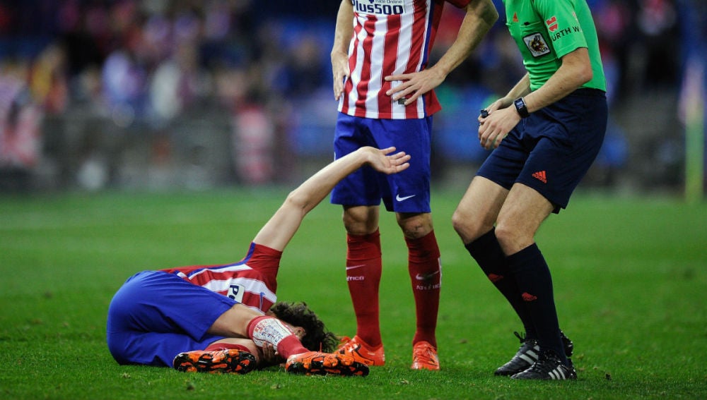 Tiago se duele sobre el césped del Calderón