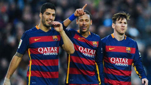 Luis Su&aacute;rez (izq), Neymar y Leo Messi (d)