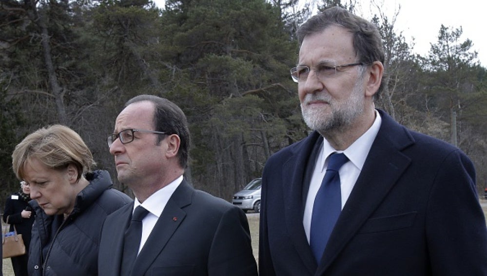 Mariano Rajoy junto al presidente Hollande y Ángela Merkel