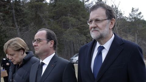 Mariano Rajoy junto al presidente Hollande y &Aacute;ngela Merkel