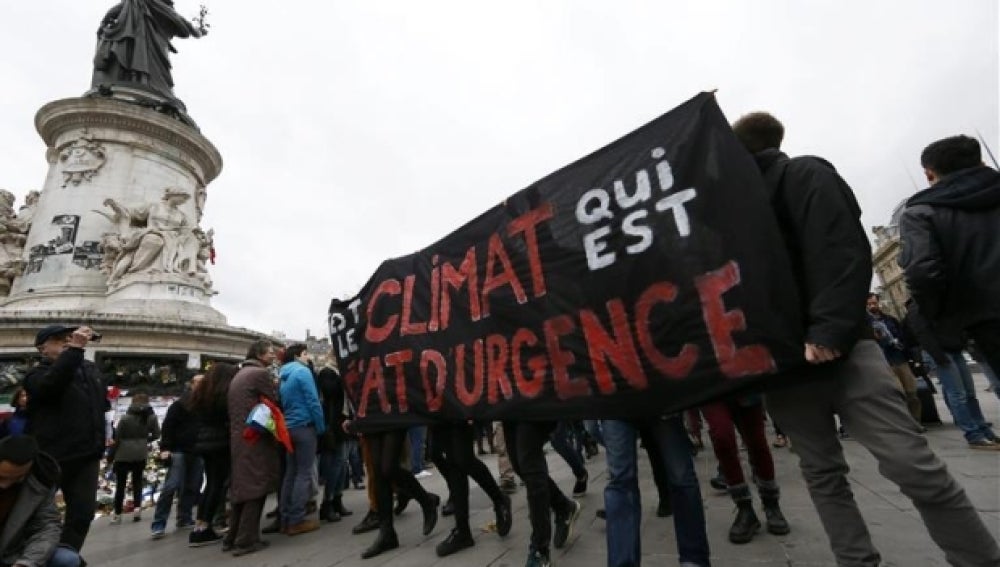 Manifestación en París con motivo de la apertura de la cumbre sobre el cambio climático