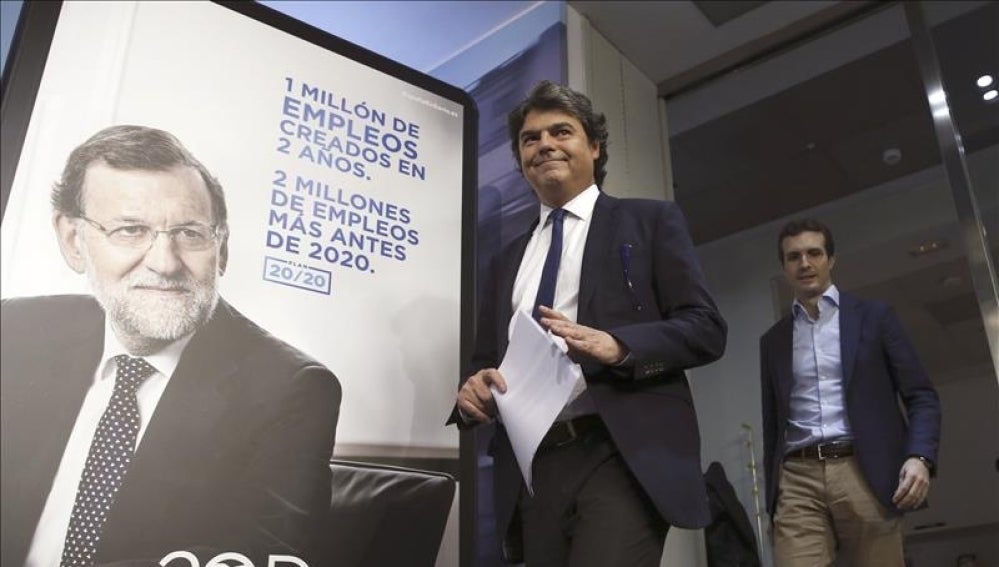 El director de Campaña del PP, Jorge Moragas, llega a la presentación de la campaña electoral de su partido