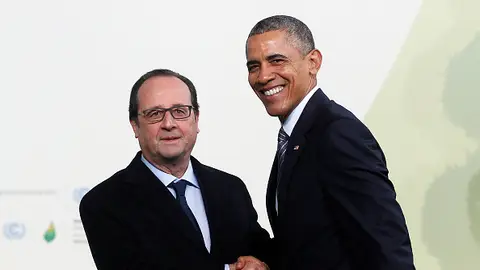 El presidente francés Francois Hollande recibe al presidente Obama en la cumbre de París El presidente francés Francois Hollande recibe al presidente Obama en la cumbre de París