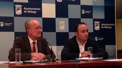 Francisco de la Torre El alcalde de Málaga, junto al portavoz del equipo de gobierno, Mario Cortés