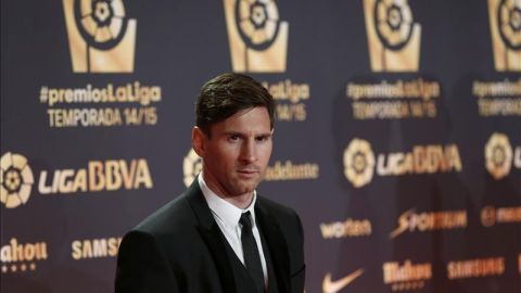 Messi posa a su llegada a la gala de premios de la Liga
