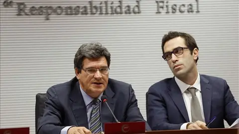 El presidente de la AIReF, José Luis Escrivá, y el economista Carlos Cuerpo El presidente de la AIReF, José Luis Escrivá, y el economista Carlos Cuerpo