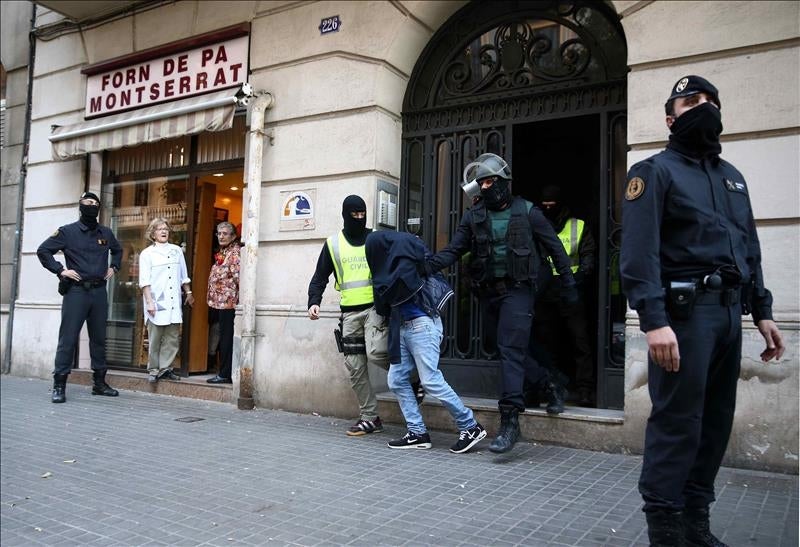 El juez envía a prisión a los tres yihadistas detenidos en Cataluña por ser corresponsales del Daesh El juez envía a prisión a los tres yihadistas detenidos en Cataluña por ser corresponsales del Daesh