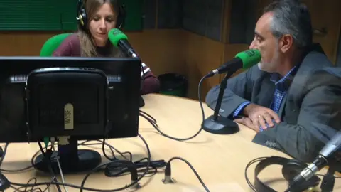 Jose M Cores Touris - Delegado de la Xunta en Pontevedra José Manuel Cores Touris participa en una entrevista en los estudios de Onda Cero Pontevedra