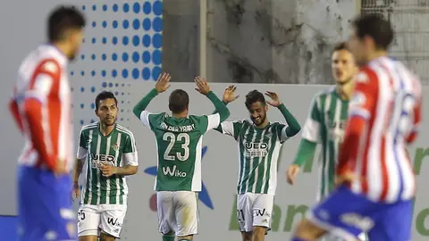 Los jugadores del Betis celebran su victoria sobre el Sporting Los jugadores del Betis celebran su victoria sobre el Sporting