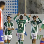 Los jugadores del Betis celebran su victoria sobre el Sporting Los jugadores del Betis celebran su victoria sobre el Sporting