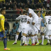Los jugadores del Real Madrid celebran el gol de Cheryshev