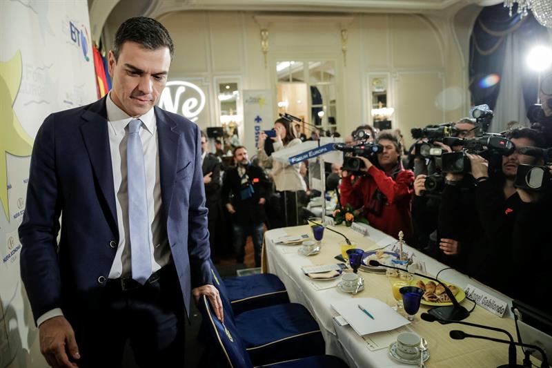 Sánchez pide concentrar el voto de la izquierda al ver "desfondado" a Podemos Sánchez pide concentrar el voto de la izquierda al ver "desfondado" a Podemos