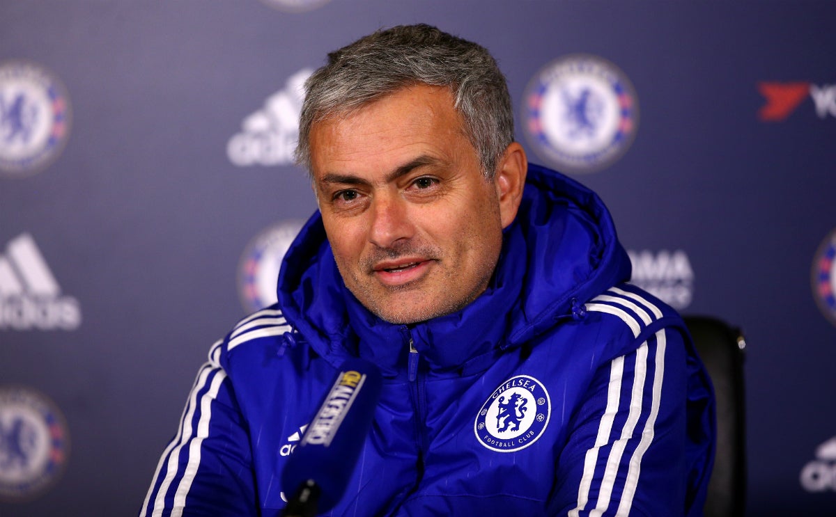 Mourinho: "El Valencia sabe que no me quiero mover del Chelsea" Mourinho: "El Valencia sabe que no me quiero mover del Chelsea"