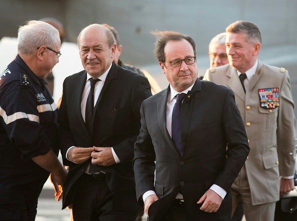Hollande visita el portaaviones Charles de Gaulle, situado frente a Siria Hollande visita el portaaviones Charles de Gaulle, situado frente a Siria
