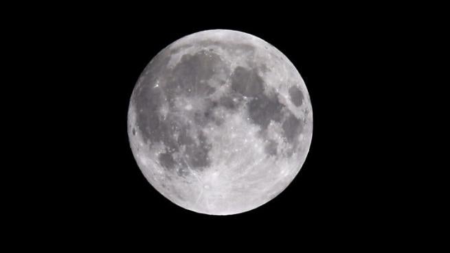 Eureka: ¿Por qué está inclinada la luna? Eureka: ¿Por qué está inclinada la luna?