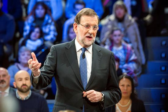 Rajoy vería "muy fuerte" un tripartito PSOE-Podemos-Ciudadanos contra él Rajoy vería "muy fuerte" un tripartito PSOE-Podemos-Ciudadanos contra él