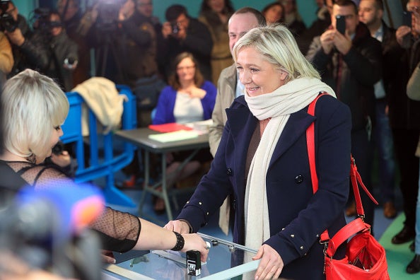 Marine Le Pen, tras los primeros sondeos: "El Frente Nacional es el único verdaderamente republicano" Marine Le Pen, tras los primeros sondeos: "El Frente Nacional es el único verdaderamente republicano"