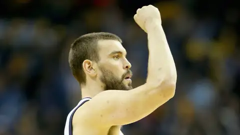 Marc Gasol celebra la victoria de los Memphis Grizzlies Marc Gasol celebra la victoria de los Memphis Grizzlies