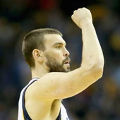 Marc Gasol celebra la victoria de los Memphis Grizzlies Marc Gasol celebra la victoria de los Memphis Grizzlies