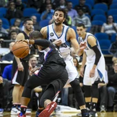 Chris Paul intenta entrar a canasta ante la defensa de Ricky Rubio Chris Paul intenta entrar a canasta ante la defensa de Ricky Rubio