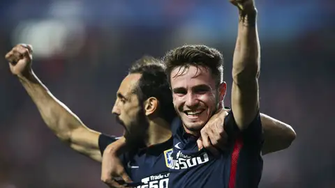 Saúl Ñíguez celebra su gol ante el Benfica Saúl Ñíguez celebra su gol ante el Benfica