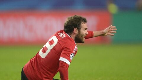 Mata lamenta una jugada ante el Wolfsburgo