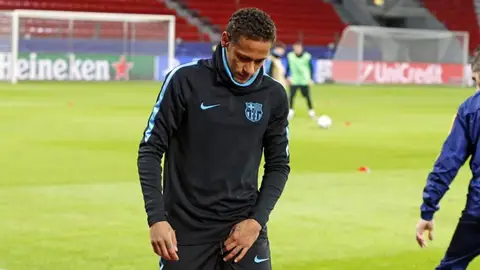Neymar se retira lesionado del entrenamiento Neymar se retira lesionado del entrenamiento